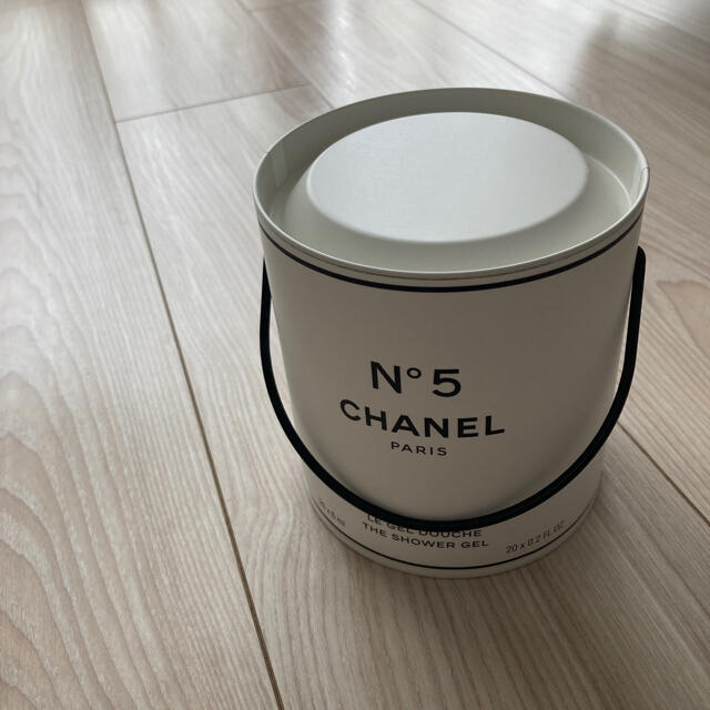 CHANEL(シャネル)のボンド様　専用　　2個のシャネル Nº5 ザ シャワー ジェル バケット コスメ/美容のボディケア(バスグッズ)の商品写真