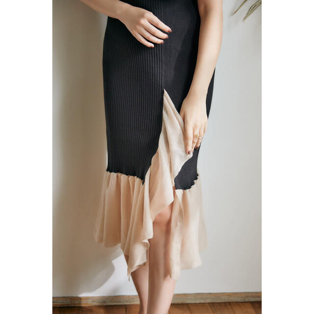 ロングワンピース/マキシワンピースherlipto ruffled tow-tone knit dress