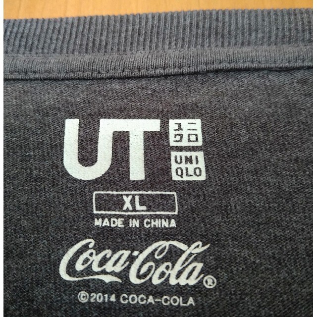 コカ・コーラ(コカコーラ)の【りんごさま専用】　UNIQLO✕Coca-Cola　グレーTシャツ　メンズXL メンズのトップス(Tシャツ/カットソー(半袖/袖なし))の商品写真