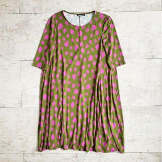 マリメッコ(marimekko)のマリメッコ ☆ 総柄 isidio ワンピース XS 5分袖 カーキ ピンク(ひざ丈ワンピース)