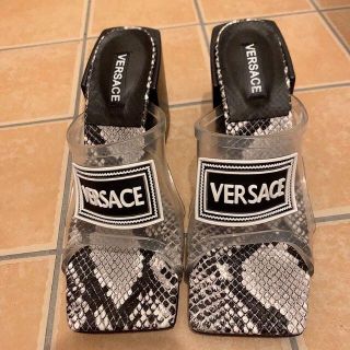 ヴェルサーチ(VERSACE)のヴェルサーチ　ベルサーチ　パイソン　サンダル　美品(サンダル)