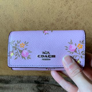 コーチ(COACH)の【coachコーチ】新品　花柄　キーケース(キーケース)