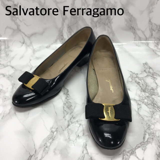 Salvatore Ferragamo(サルヴァトーレフェラガモ)のフェラガモ Ferragamo パンプス ブラック ヴァラ 22.5cm レディースの靴/シューズ(ハイヒール/パンプス)の商品写真