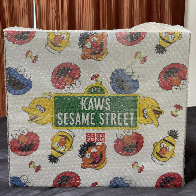 宅配通配送 Kaws SESAME street UNIQLO ぬいぐるみ エンタメ/ホビー