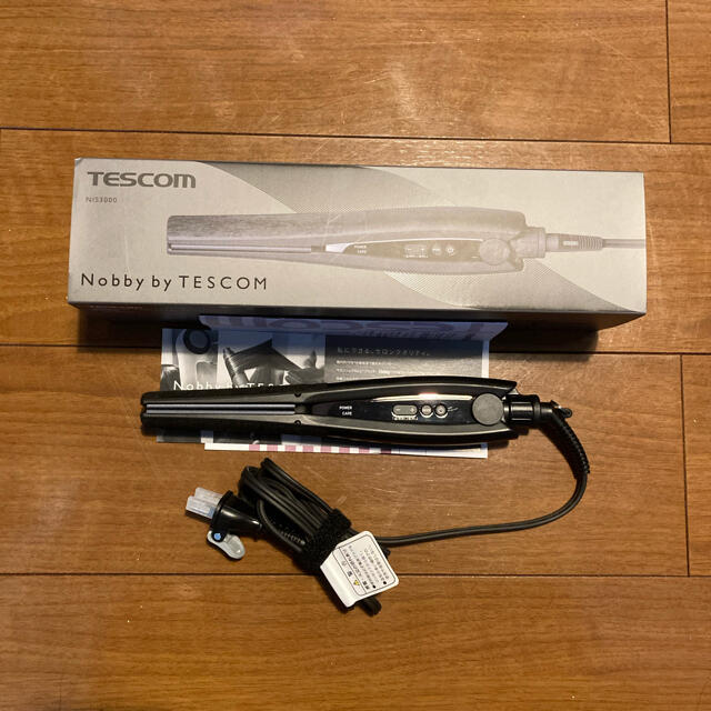 TESCOM(テスコム)の【美品】TESCOM プロフェッショナル ヘアアイロン NIS3000 スマホ/家電/カメラの美容/健康(ヘアアイロン)の商品写真