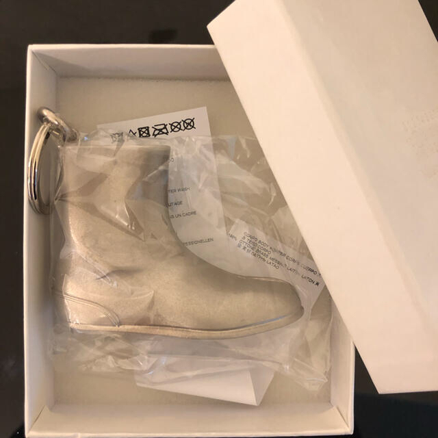 Maison Martin Margiela(マルタンマルジェラ)のメゾン　マルジェラ　Maison Margiela タビブーツキーホルダー　新品 メンズのファッション小物(キーホルダー)の商品写真