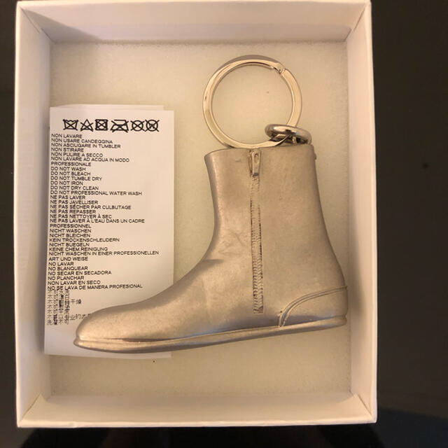 Maison Martin Margiela(マルタンマルジェラ)のメゾン　マルジェラ　Maison Margiela タビブーツキーホルダー　新品 メンズのファッション小物(キーホルダー)の商品写真