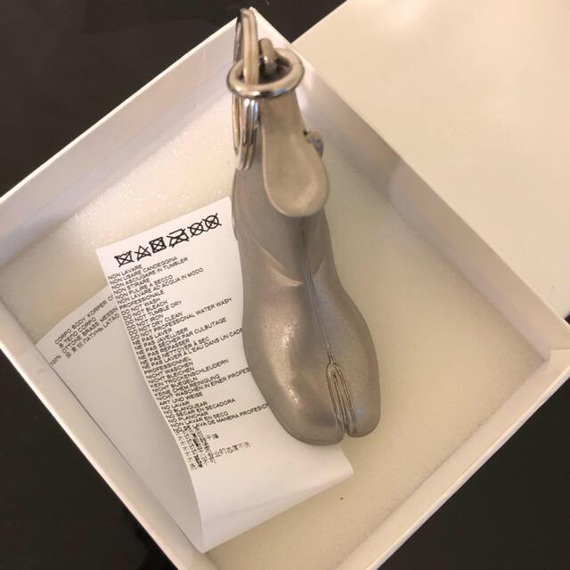 Maison Martin Margiela(マルタンマルジェラ)のメゾン　マルジェラ　Maison Margiela タビブーツキーホルダー　新品 メンズのファッション小物(キーホルダー)の商品写真