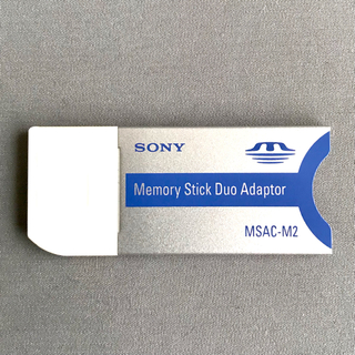 ソニー(SONY)のメモリースティック デュオ アダプター MSAC-M2 2GB付き(PCパーツ)