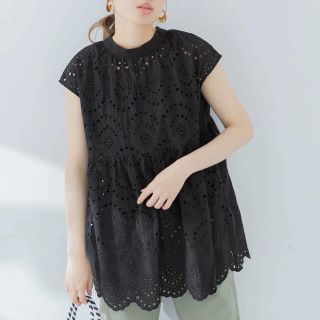 ザラ(ZARA)の新品　レーストップス　ブラウス　ブラック(シャツ/ブラウス(半袖/袖なし))