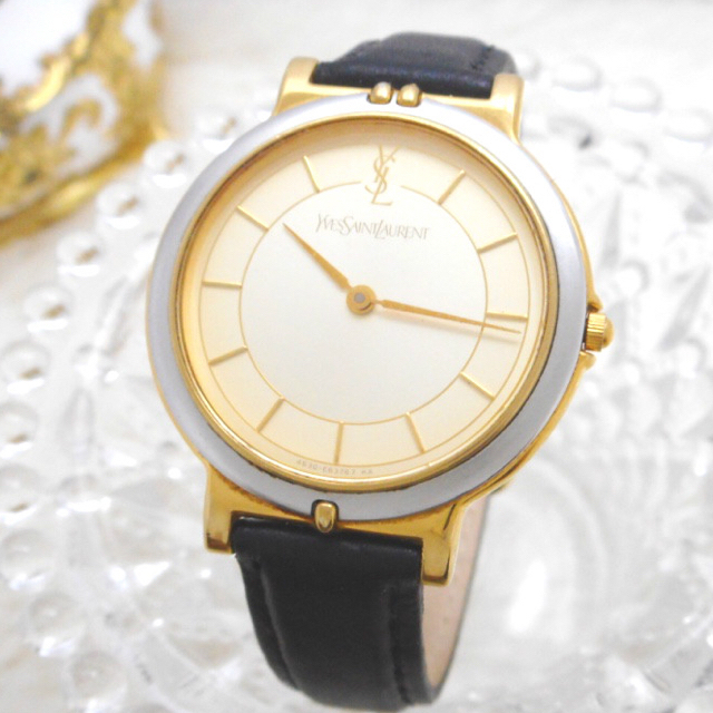 Saint Laurent(サンローラン)のMIKA様専用 イヴサンローラン 腕時計 ベルト電池新品 レディース 本革 レディースのファッション小物(腕時計)の商品写真