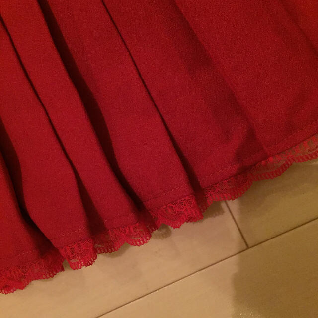 Secret Magic(シークレットマジック)の【未使用品】最終値下げ！赤いプリーツスカート レディースのスカート(ミニスカート)の商品写真