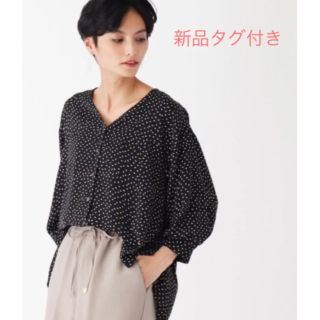 オペークドットクリップ(OPAQUE.CLIP)の⚫︎新品タグ付き⚫︎OPAQUE.CLIP  Vネックブラウス(シャツ/ブラウス(長袖/七分))