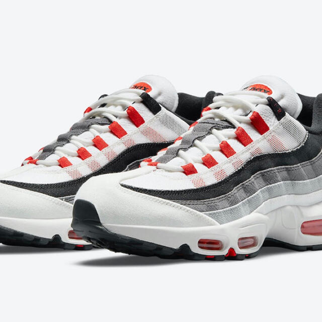 NIKE(ナイキ)の【ラクマ内最安値】airmax95  JAPAN 赤グラデ　新品未使用　 メンズの靴/シューズ(スニーカー)の商品写真