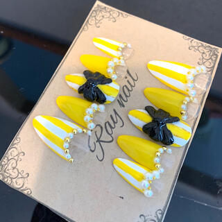 No.164 スキニーオーバル　黄色　リボン　ストライプ コスメ/美容のネイル(つけ爪/ネイルチップ)の商品写真