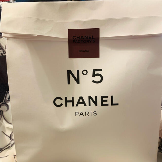 CHANEL(シャネル)のシャネルN°5ザ バスタブレット ファクトリー5 （100周年限定） コスメ/美容のボディケア(入浴剤/バスソルト)の商品写真