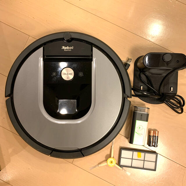 iRobot(アイロボット)の【ライアン様専用】iRobot ルンバ960 付属品・外箱つき スマホ/家電/カメラの生活家電(掃除機)の商品写真