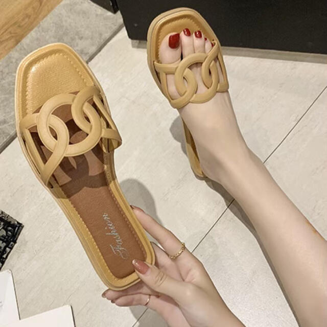 スクエア　フラット　サンダル　韓国　ベージュ レディースの靴/シューズ(サンダル)の商品写真