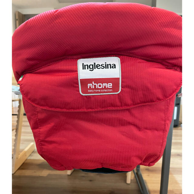 Inglesina(イングリッシーナ)のイングリッシーナ　ファスト　赤 キッズ/ベビー/マタニティの授乳/お食事用品(その他)の商品写真