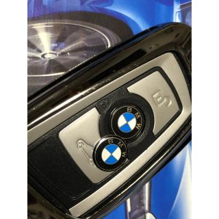 ビーエムダブリュー(BMW)のBMW リモートスマートキー、ラジオボタンにエンブレムステッカー11mm2枚(車種別パーツ)