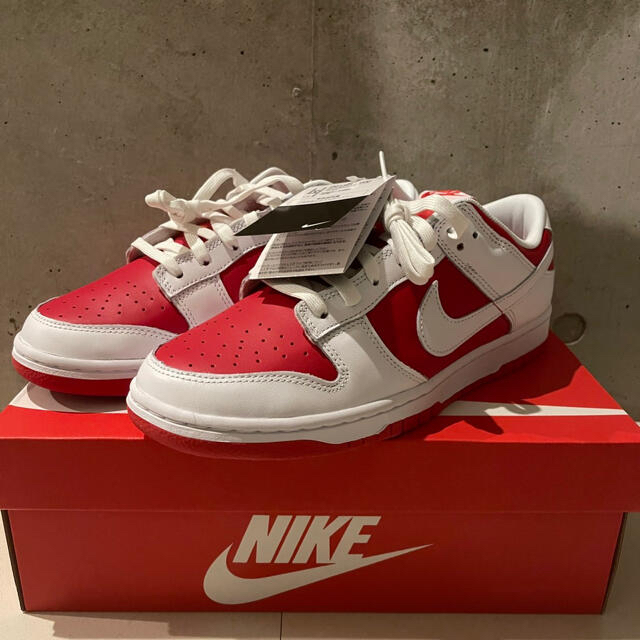 NIKE(ナイキ)のNIKE DUNK LOW championship red 28cm メンズの靴/シューズ(スニーカー)の商品写真