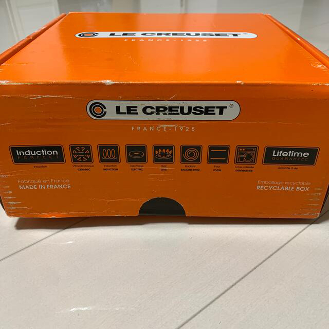 LE CREUSET(ルクルーゼ)のル・クルーゼ　ココットロンド　26㎝ インテリア/住まい/日用品のキッチン/食器(鍋/フライパン)の商品写真