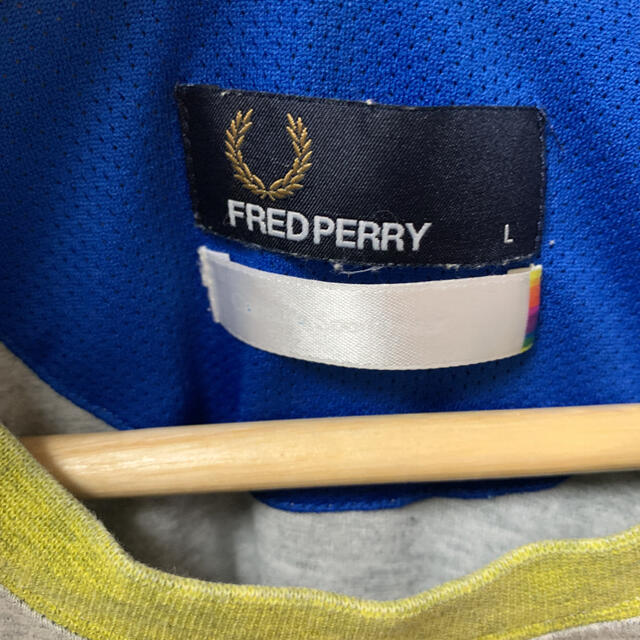 FRED PERRY(フレッドペリー)のTシャツ フレッドペリー グレー Lサイズ メンズのトップス(Tシャツ/カットソー(半袖/袖なし))の商品写真