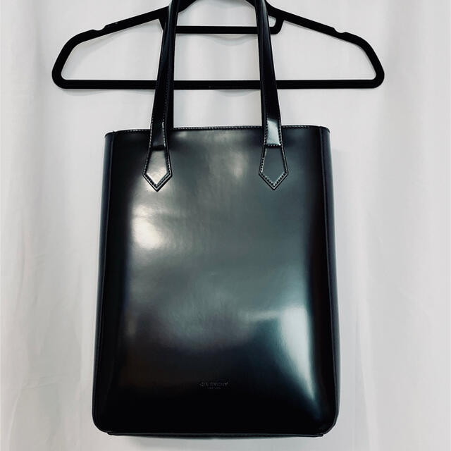 GIVENCHY(ジバンシィ)のジバンシー GIVENCHY トートバッグ ノベルティ ブラックエナメル 新品 レディースのバッグ(トートバッグ)の商品写真