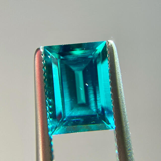 合成パライバカラーベリル 0.87ct7×5mm重量