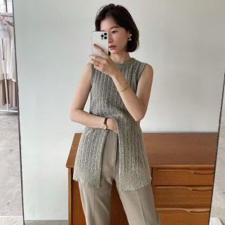 ステュディオス(STUDIOUS)の新品未使用 CENTER SLIT NO SLEEVE KNIT TOPS(ニット/セーター)