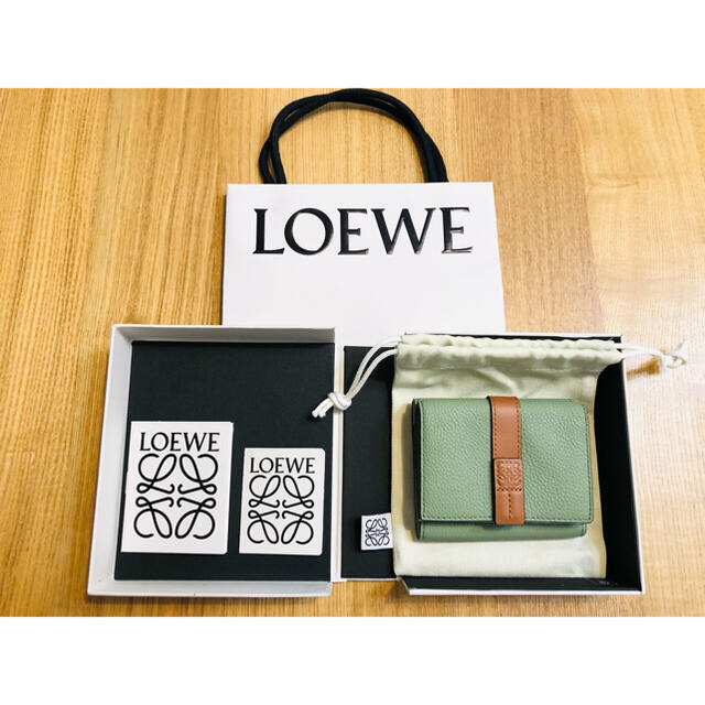 LOEWE - 新品本物 ロエベ トライフォールド ウォレット 緑 ミニ Loewe三つ折り財布