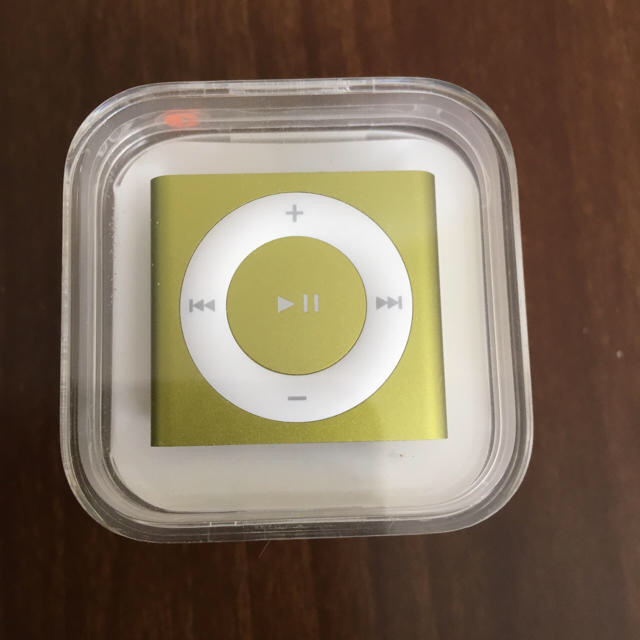 Apple(アップル)の新品 未開封 iPodshuffle 2GB スマホ/家電/カメラのオーディオ機器(ポータブルプレーヤー)の商品写真