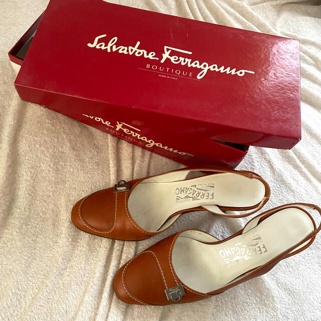 Salvatore Ferragamo(サルヴァトーレフェラガモ)のフェラガモ　パンプス レディースの靴/シューズ(ハイヒール/パンプス)の商品写真