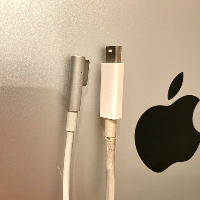 Apple(アップル)のコナン様専用Apple 27 Inch Thunderbolt Display スマホ/家電/カメラのPC/タブレット(ディスプレイ)の商品写真