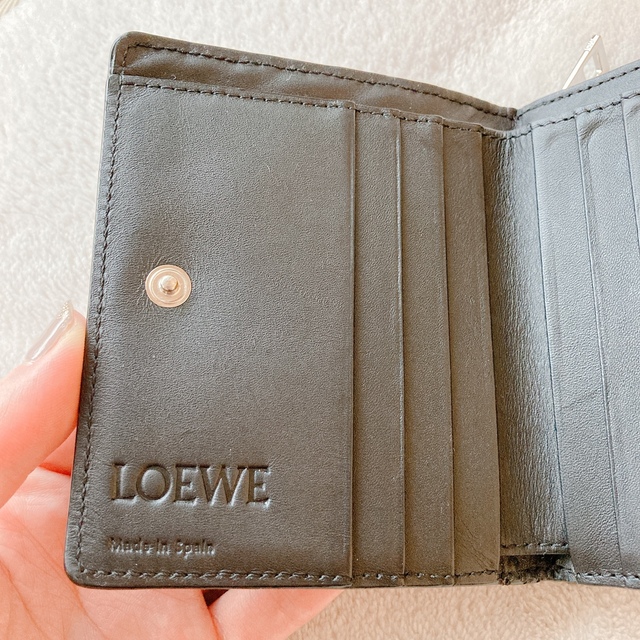 ロエベ　財布　二つ折り　コンパクトジップウォレット（カーフスキン）