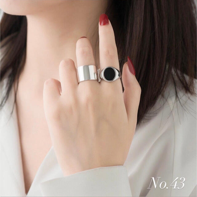 【美品】　シルバー　リング　指輪　女性　レディース　ブラック　人気　有名 レディースのアクセサリー(リング(指輪))の商品写真