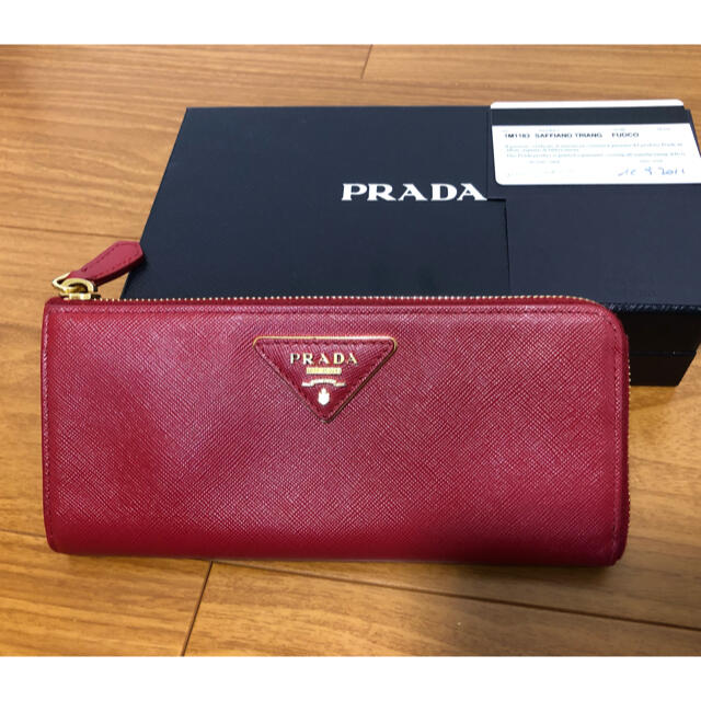 PRADA(プラダ)のMIRESE様専用　美品　プラダ　長財布　L字ファスナー　赤　レッド レディースのファッション小物(財布)の商品写真