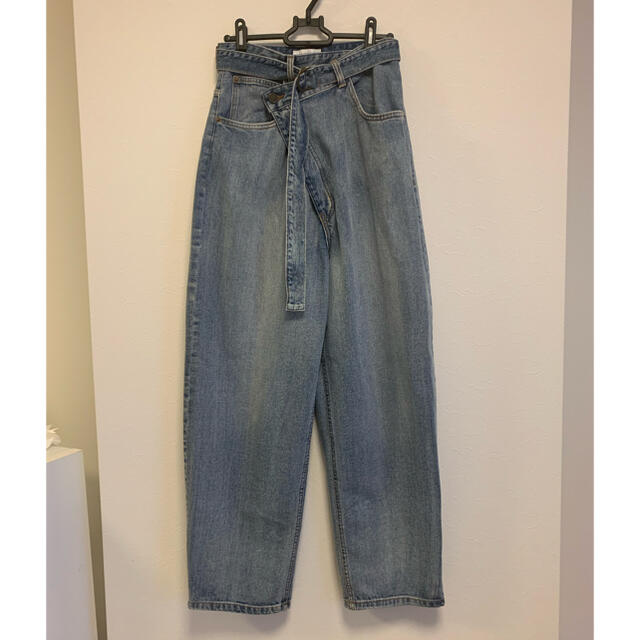 Ameri VINTAGE(アメリヴィンテージ)のAmeri  デニム　CROSS FRONT PAPA DENIM レディースのパンツ(デニム/ジーンズ)の商品写真