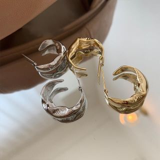 ピアス(ピアス)