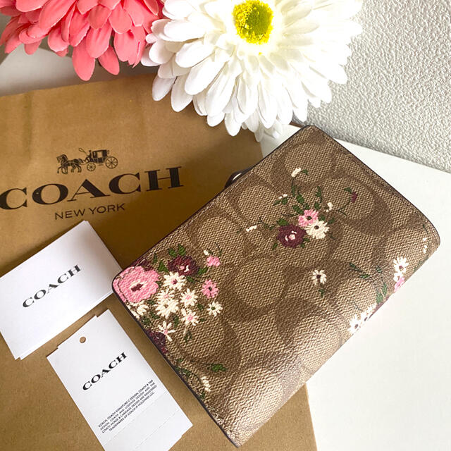 COACH(コーチ)のコーチCOACH最新作二つ折り財布♡花柄フラワー×シグネチャー フローラル レディースのファッション小物(財布)の商品写真