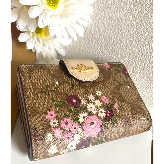 COACH(コーチ)のコーチCOACH最新作二つ折り財布♡花柄フラワー×シグネチャー フローラル レディースのファッション小物(財布)の商品写真