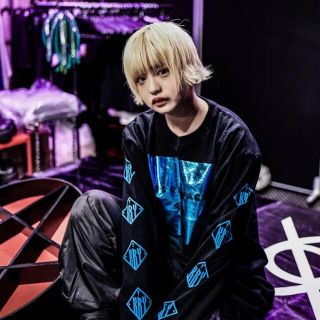 ミルクボーイ(MILKBOY)のKRY HOLO T 新品　ロンT 長袖　黒× ブルー箔　ロングTシャツ (Tシャツ/カットソー(七分/長袖))