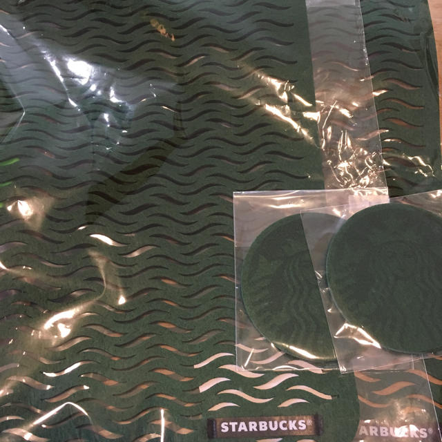 Starbucks Coffee(スターバックスコーヒー)のスタバ ランチョンマット&コースター 2個セット スターバックス インテリア/住まい/日用品のキッチン/食器(テーブル用品)の商品写真