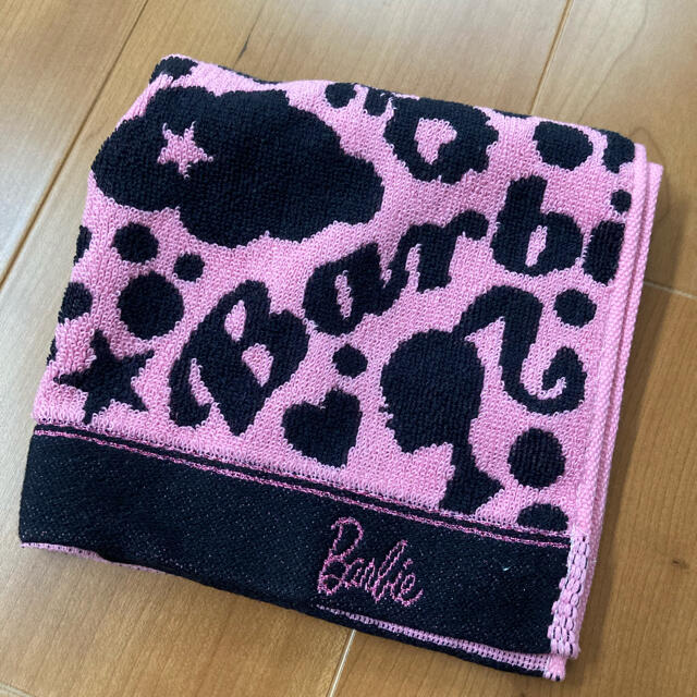Barbie(バービー)のBarbie タオルハンカチ レディースのファッション小物(ハンカチ)の商品写真