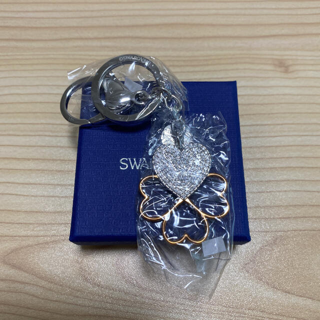 【新品】【完売品？】SWAROVSKI、スワロフスキー、クローバーキーチェーン