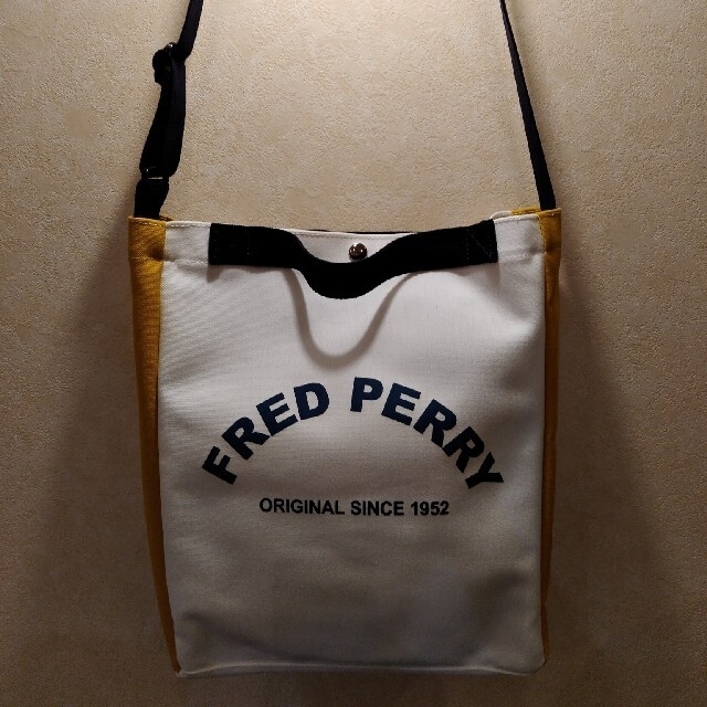 FRED PERRY(フレッドペリー)のFRED PERRY フレッドペリー ショルダー トート バッグ 2way メンズのバッグ(ショルダーバッグ)の商品写真