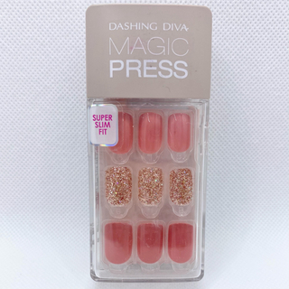 新品 DASHING DIVA ダッシングディバ マジックプレス ネイルチップ コスメ/美容のネイル(つけ爪/ネイルチップ)の商品写真