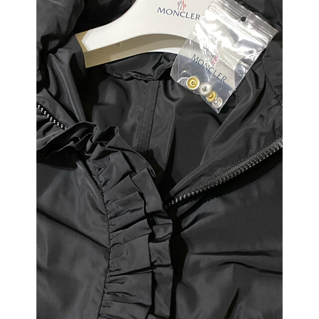MONCLER(モンクレール)のモンクレール　レディースコート　OUTREMER  未使用⭐︎ レディースのジャケット/アウター(その他)の商品写真