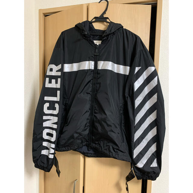 MONCLER off-white　フロントジップパーカー