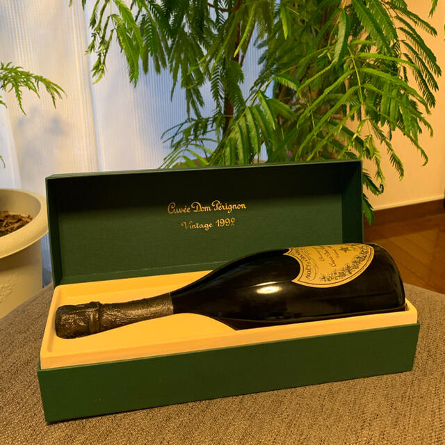 Dom Pérignon(ドンペリニヨン)の1992年 ヴィンテージ  ドンペリニヨン 箱付き 未開封 食品/飲料/酒の酒(シャンパン/スパークリングワイン)の商品写真